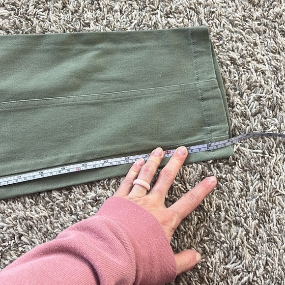 NWT Blu Pepper Crop Pant Button Olive size Medium - Picture 11 of 14